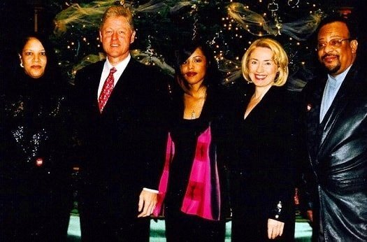 Aaliyah her mum and dad with Bill Clinton