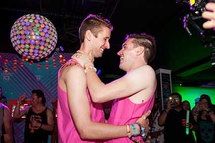 Are the Chainsmokers duo gay?