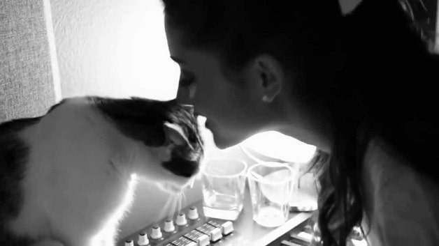 Ariana Grande is allergic to cat hair