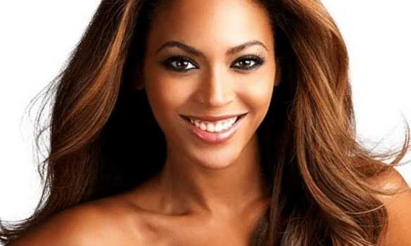 Cute smile of Beyonce