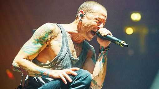 Live performance of Chester Bennington Numb.