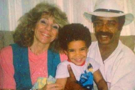 Drakes father is an Afro Canadian and his mother is a white Jew