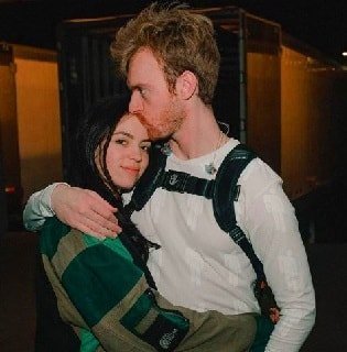 Finneas OConnell girl friend looks like Billie Eilish