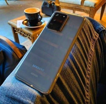 Samsug Galaxy S20 Ultra quad camera with casing