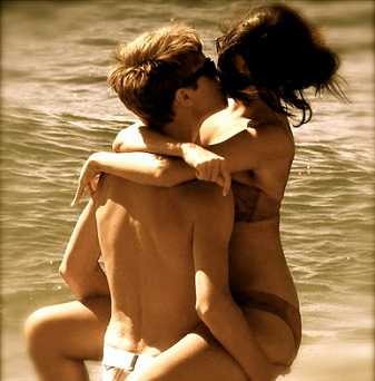  Selena Gomez Justin Bieber kissing
