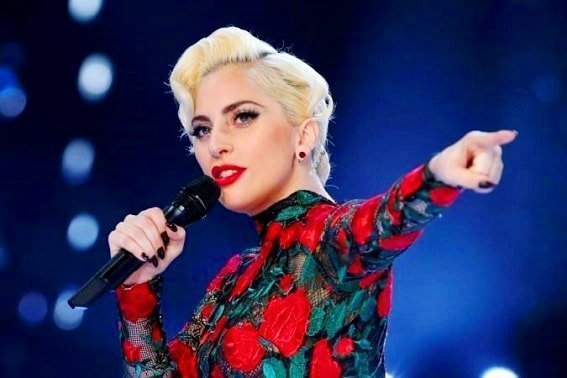 Beautiful Lady Gaga live performance