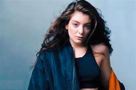 Lorde looking sad