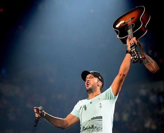 Live performance of Luke Bryan