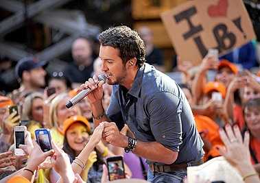 Luke Bryan gets panic attack before live shows
