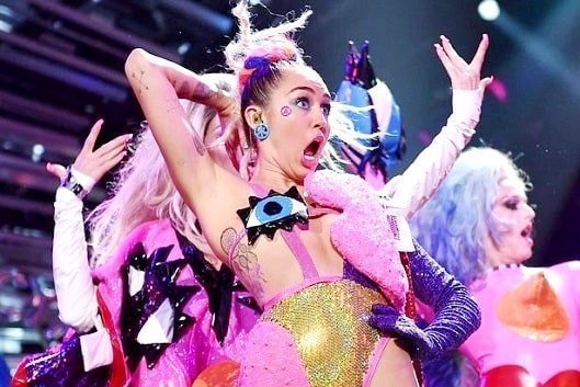 Naked Miley Cyrus butterfly outfit for live performance
