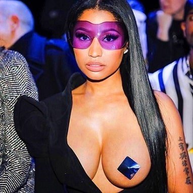 Topless Nicki Minaj sexy pics