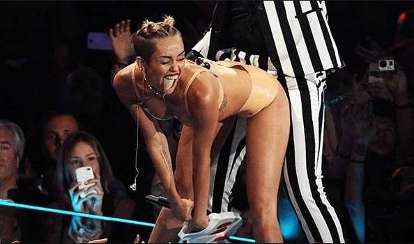 Miley Cyrus and Robin Thicke twerking MTV VMAs
