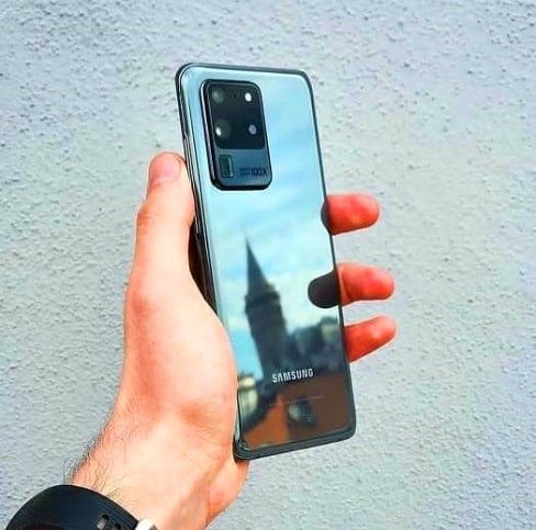 S20 Ultra has light weight aluminum body with plastic frame quad cameras