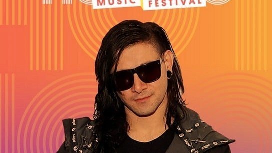 Skrillex looking hot in shades