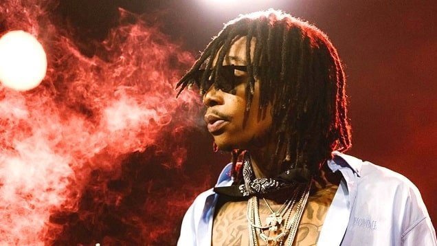 Wiz Khalifa smokes heavily even during live performance