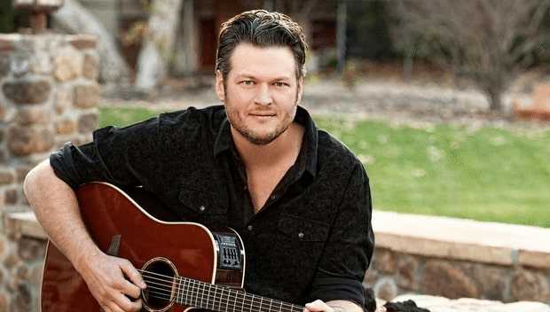Blake Shelton playing guitar
