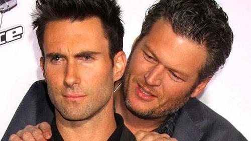 Blake Shelton kissing Adam Levine