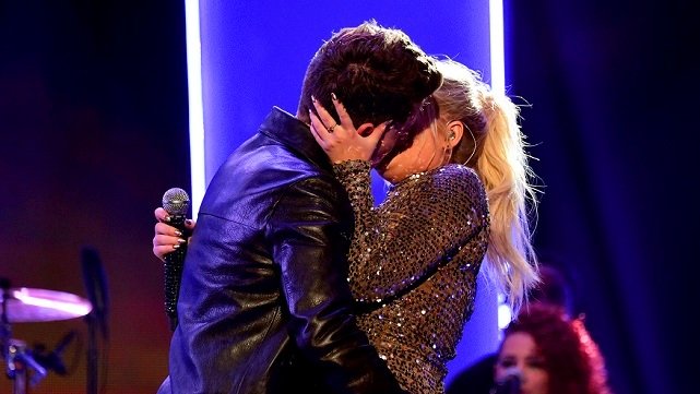 Meghan Trainor Charlie Puth kiss American Music awards 2015