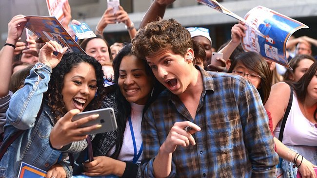 Charlie Puth threatened by a female fan.