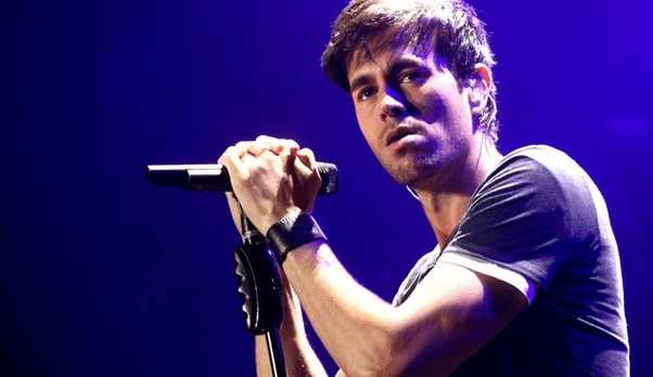 Live performance of Enrique Iglesias