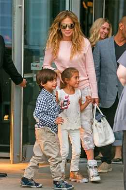 Jennifer Lopez had twins with Marc Antony